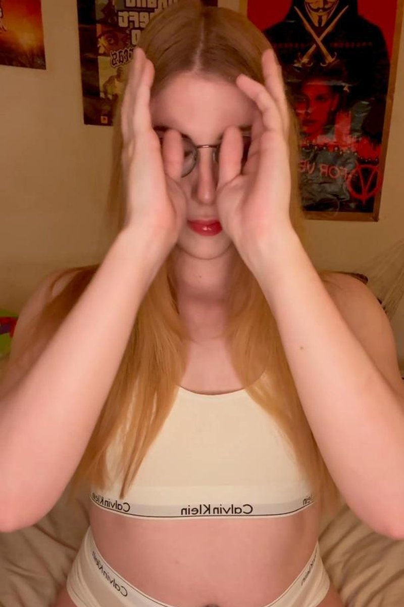 Small Titty Queen - Screenshot 1 of 4 - Calvinklein