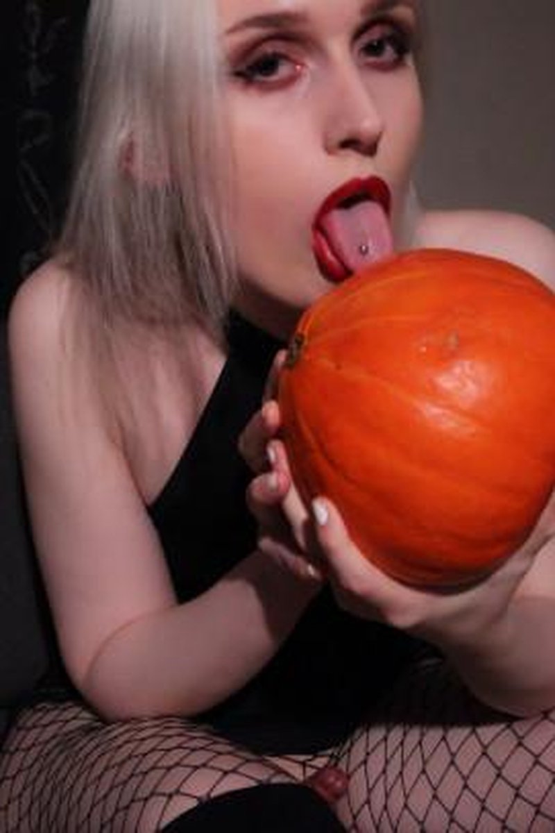 Fucking A Pumpkin For Halloween - Screenshot 1 of 4 - Babes