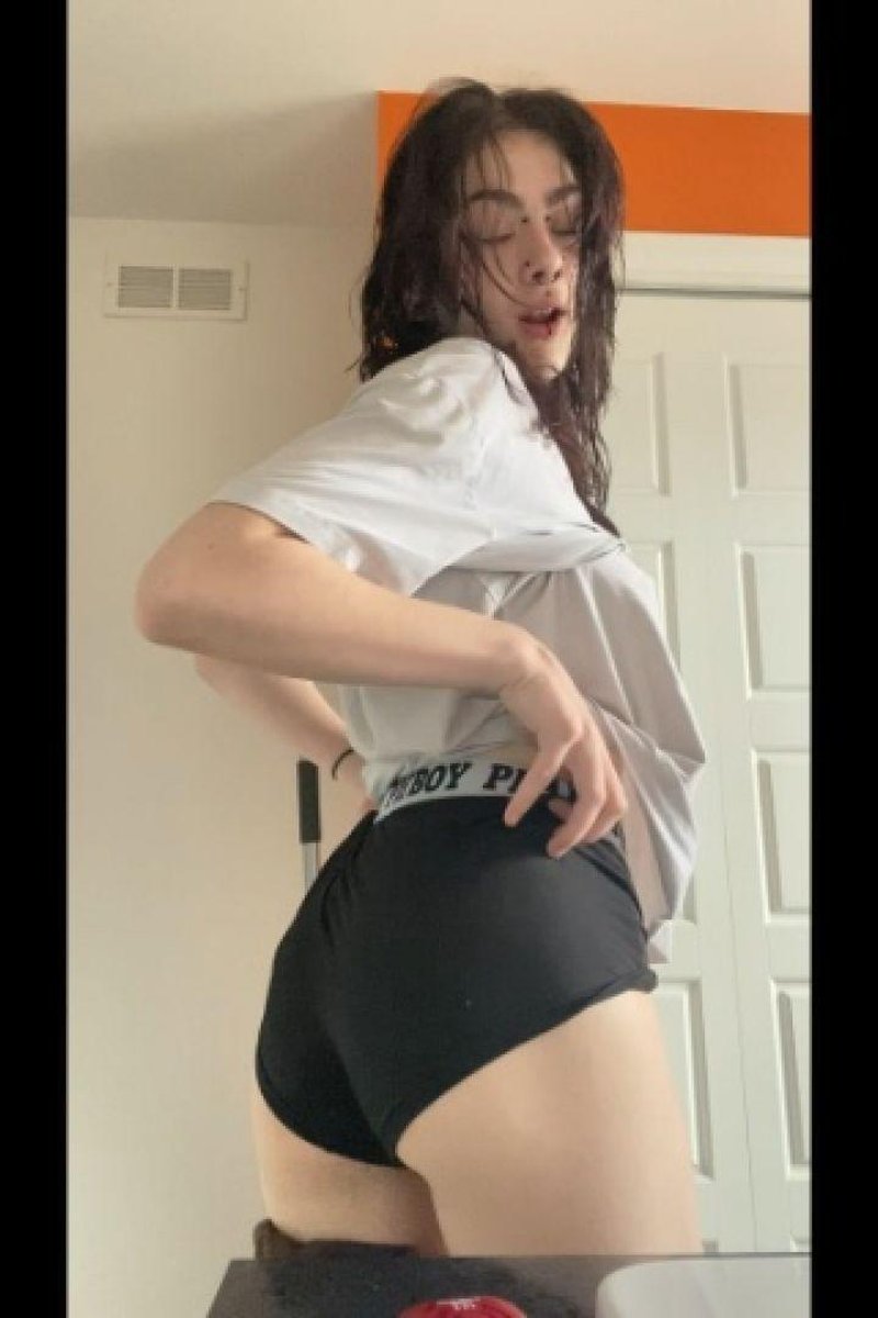 Piss Compilation - Screenshot 1 of 4 - Golden Shower