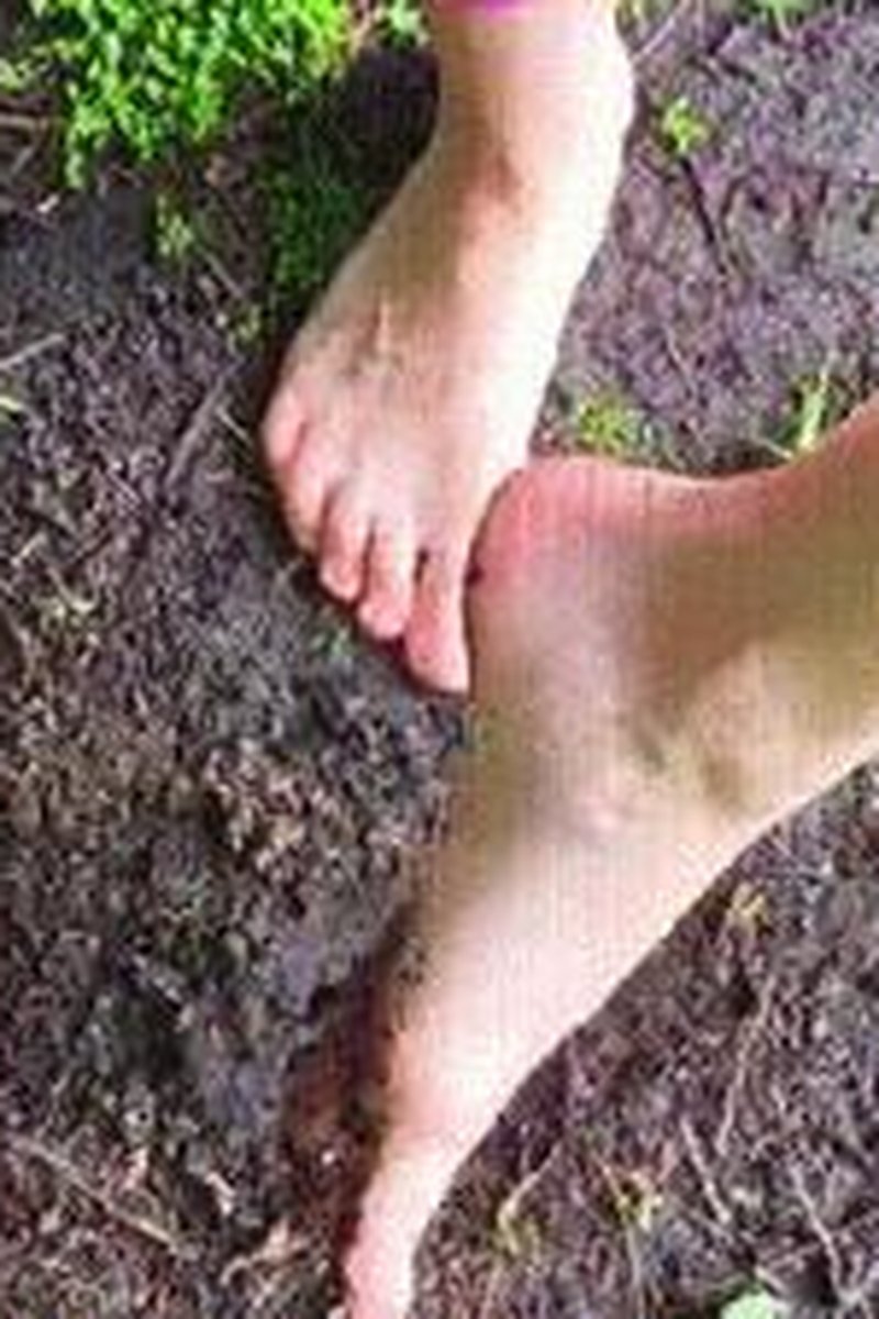 Barefoot Muddy Feet Worship - Screenshot 1 of 4 - Foot Fetish