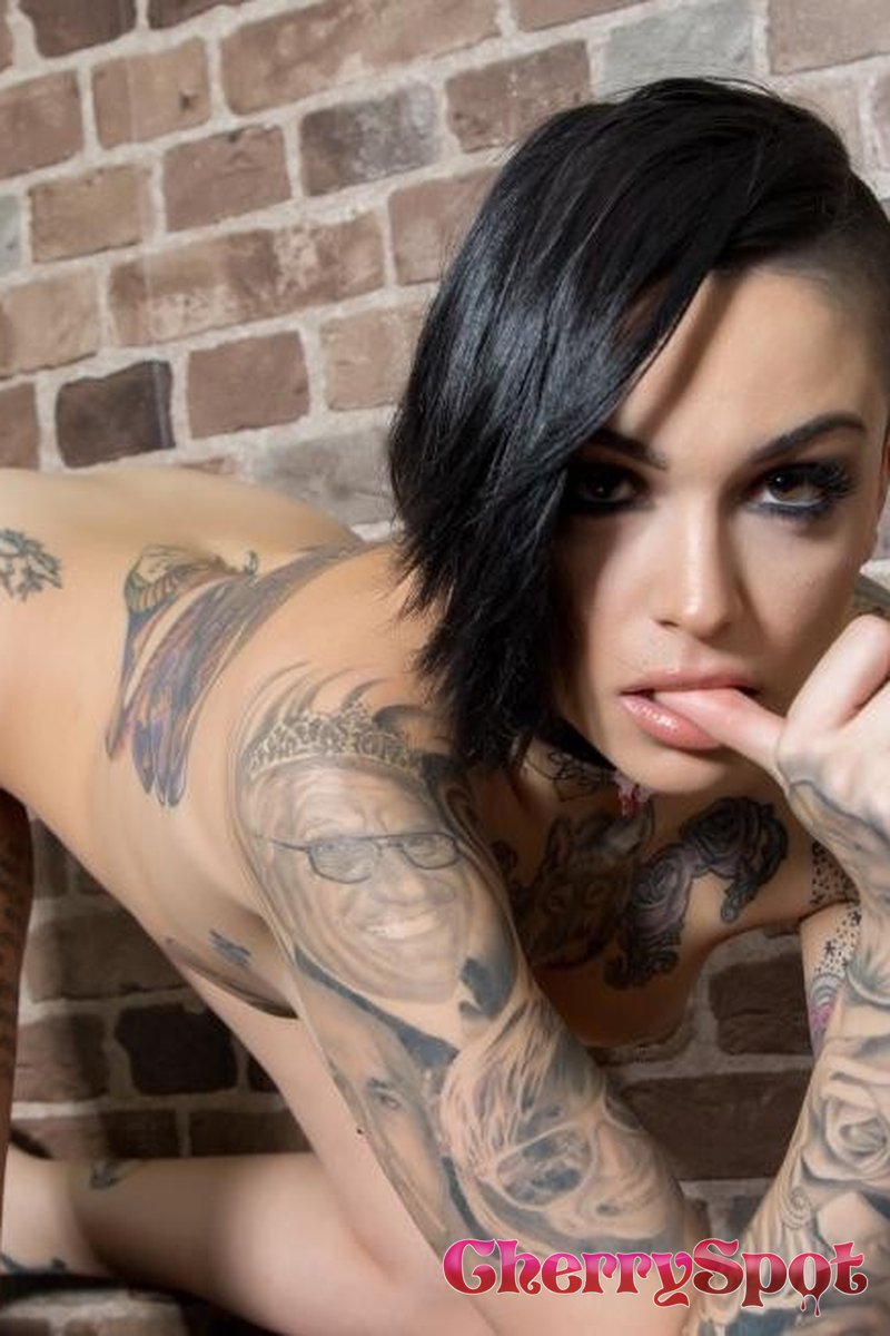 Teasing in Pink - Screenshot 1 of 4 - Brown Hair