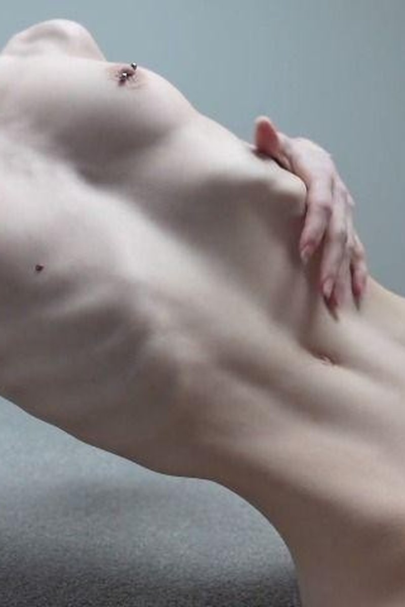 Skinny Ribs Hips Spine Fetish - Screenshot 1 of 4 - Back Fetish