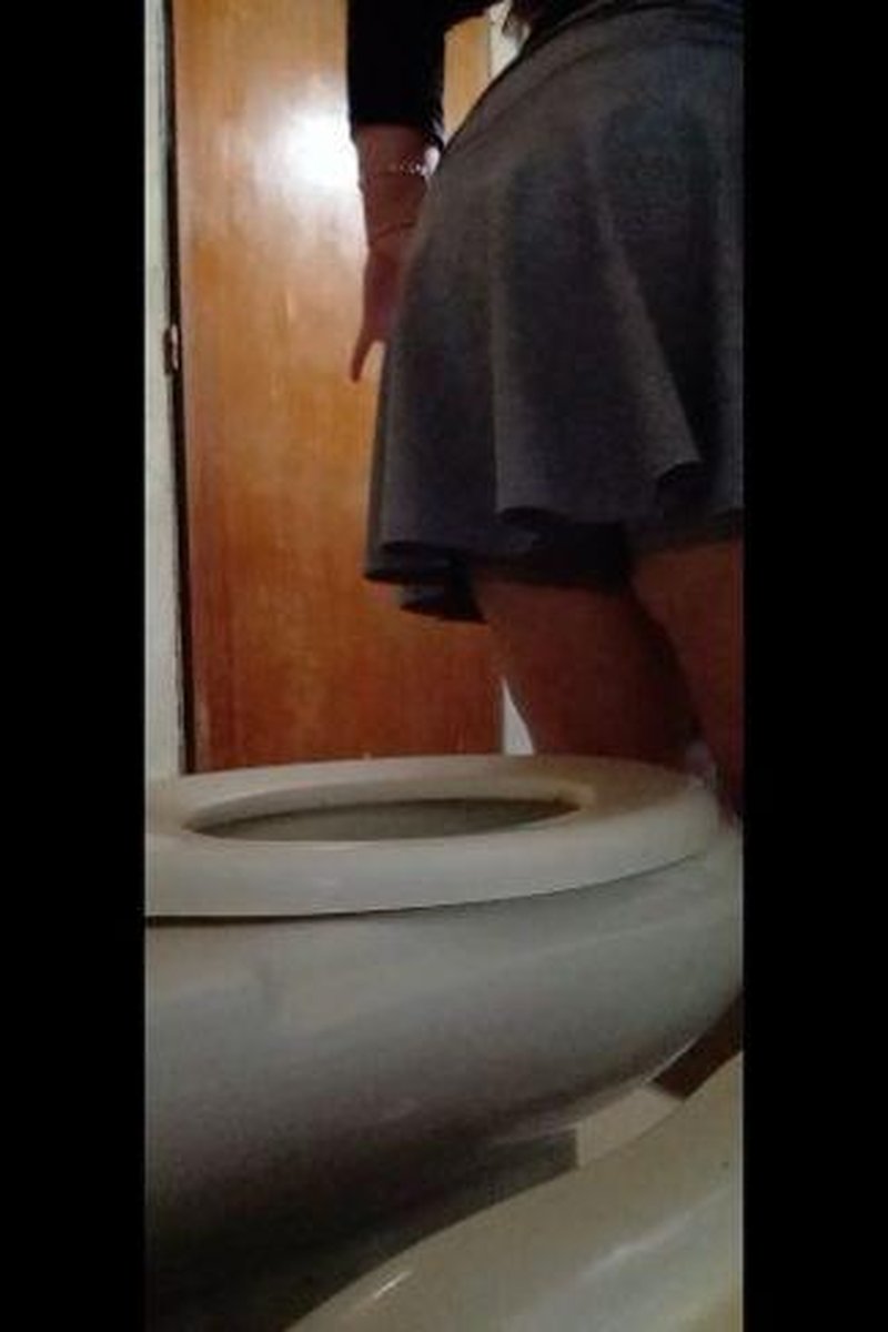 Watch Me Pee - Screenshot 1 of 4 - Curvy