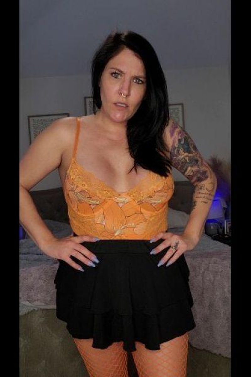 Get Hard - Screenshot 1 of 4 - Brown Hair