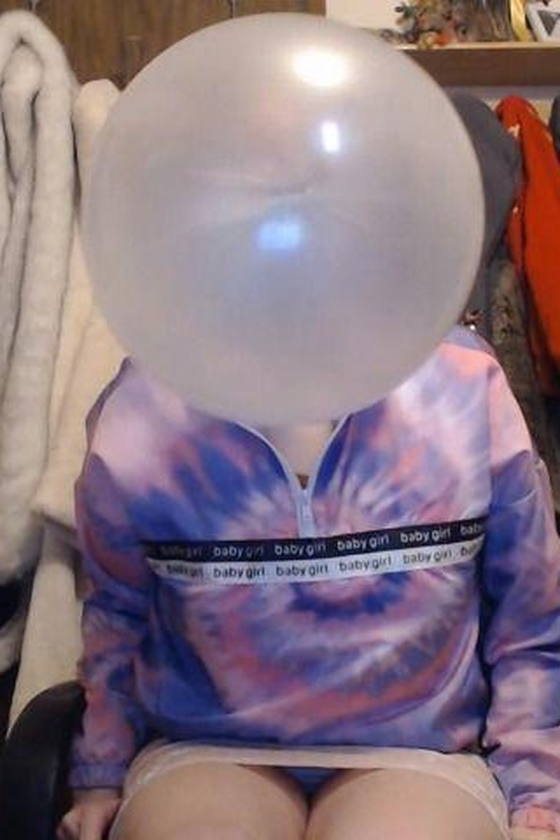 Mega Bubble Custom Video - Screenshot 1 of 4 - Bubble Gum