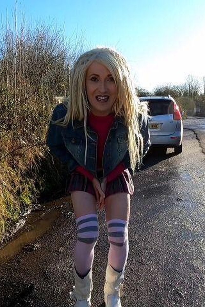 Outtakes - Screenshot 1 of 4 - Cross Dressing