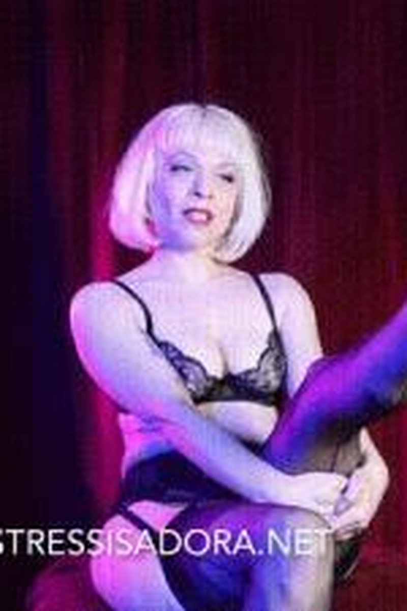 Stocking Domination - Screenshot 1 of 4 - Femdom