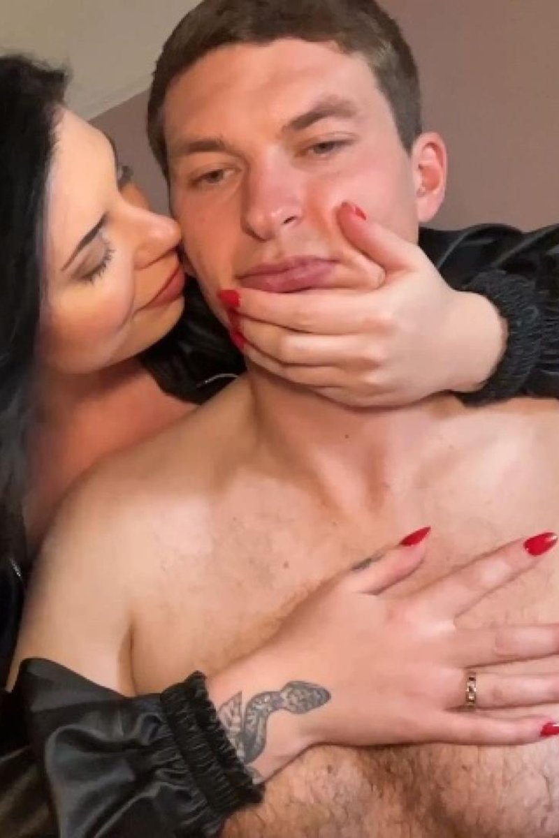 Face Slapping And Spitting - Screenshot 1 of 4 - Boots