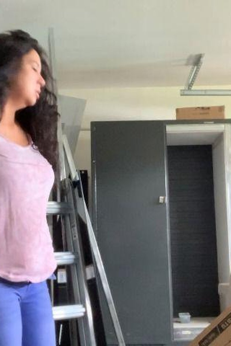 Chubby Girlfriend Doing Chores - Screenshot 1 of 4 - BBW