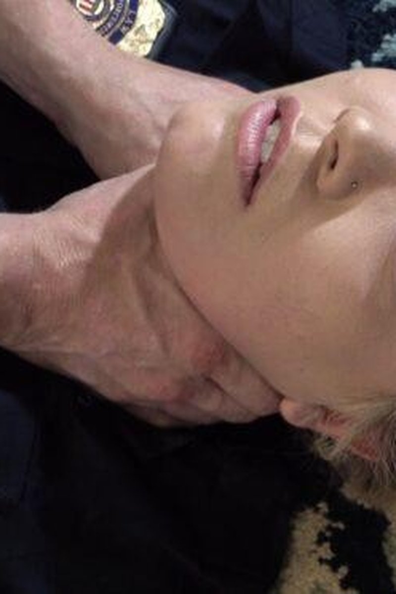 City Cop Strangled - Screenshot 1 of 4 - Asphyxiation