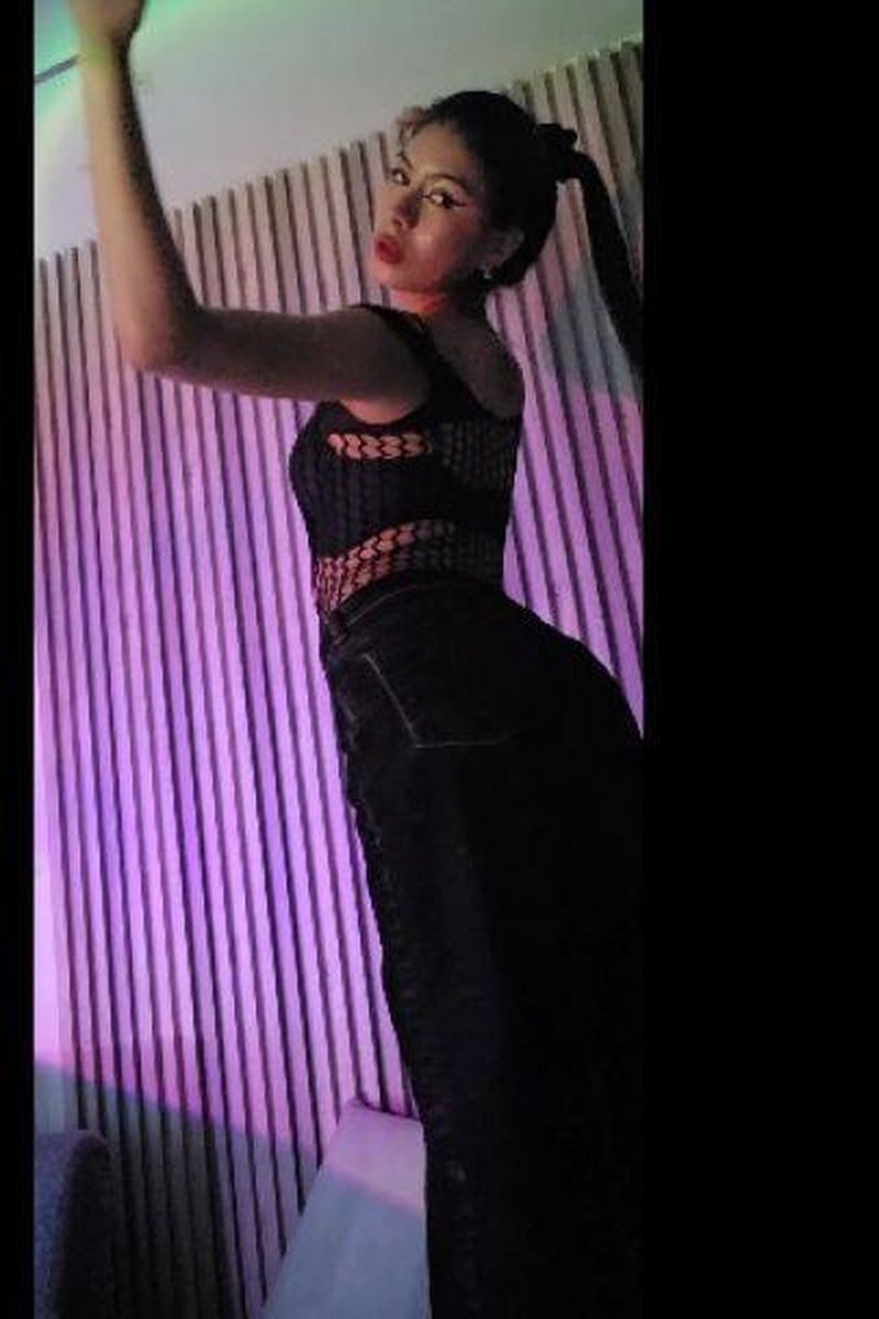 This Is Me - Screenshot 1 of 4 - Babes