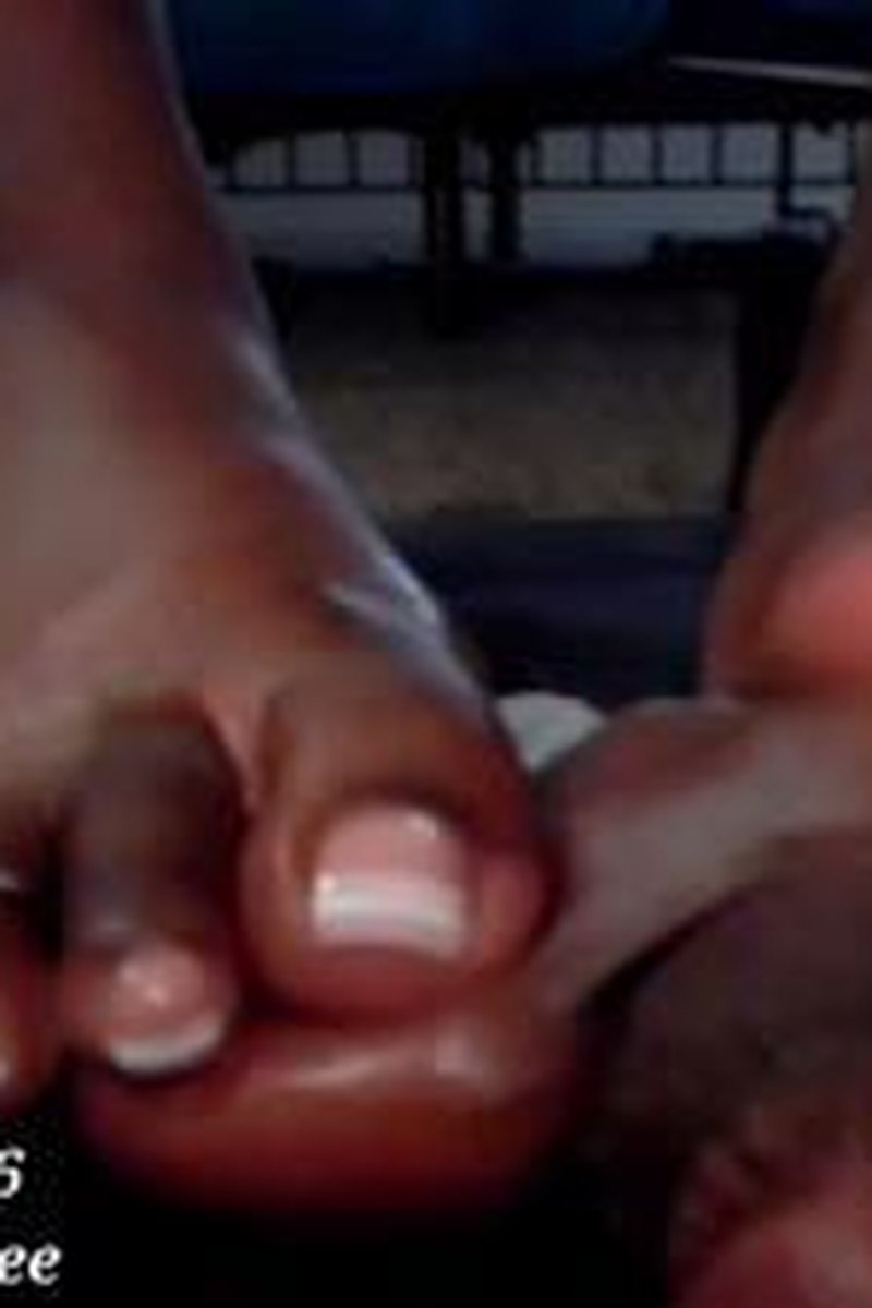 French Crush - Screenshot 1 of 4 - Foot Fetish