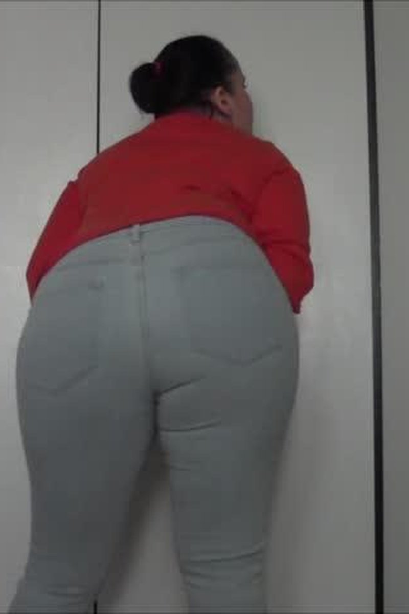 Light Jeans Modeling - Screenshot 1 of 4 - Ass Worship