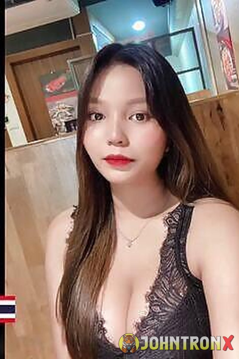 Alisa Pics - Screenshot 1 of 4 - Big Tits