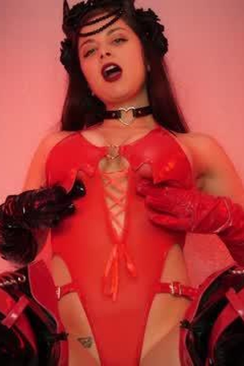 Be Bad For A She-Devil - Screenshot 1 of 4 - Boots