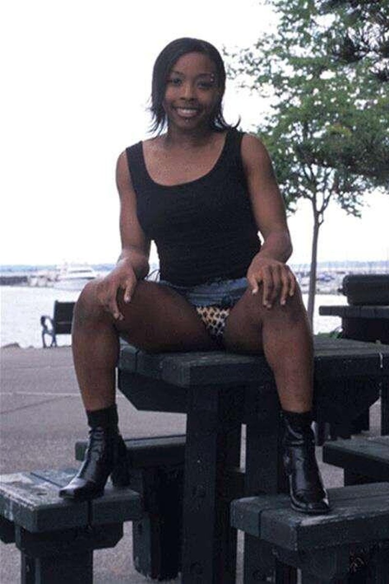 Adora - Screenshot 1 of 4 - Black