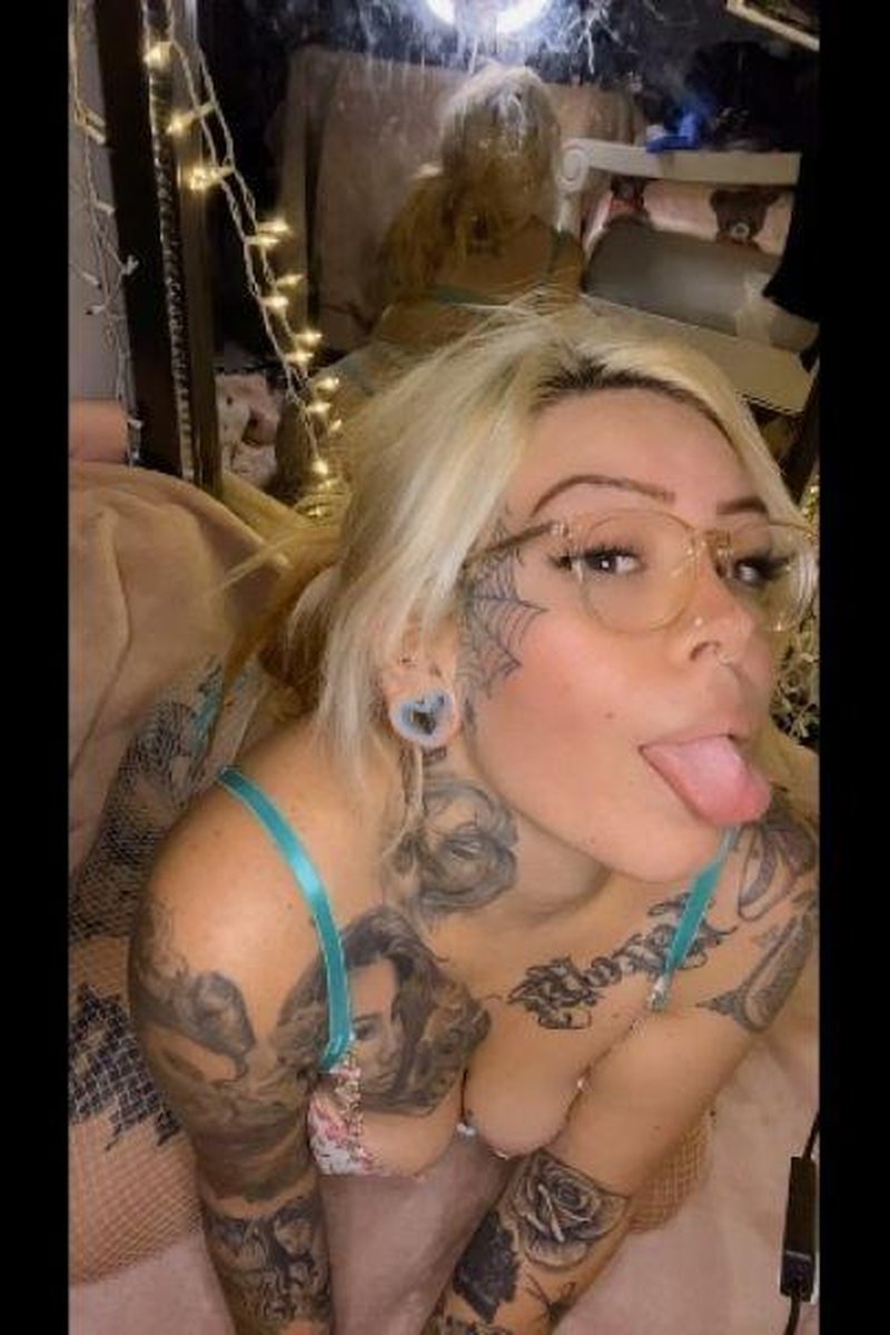Fayelinefaye - Screenshot 1 of 4 - Anal Masturbation
