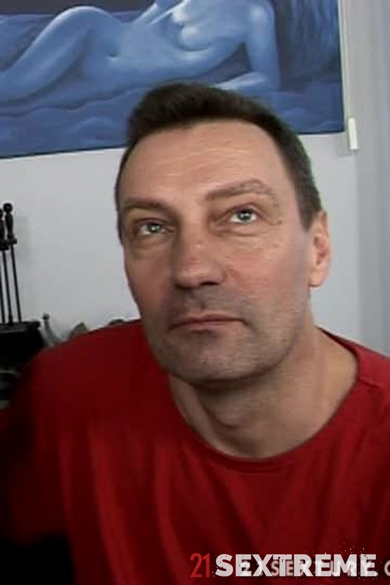 Bookworm Babe - Screenshot 1 of 4 - Amateur