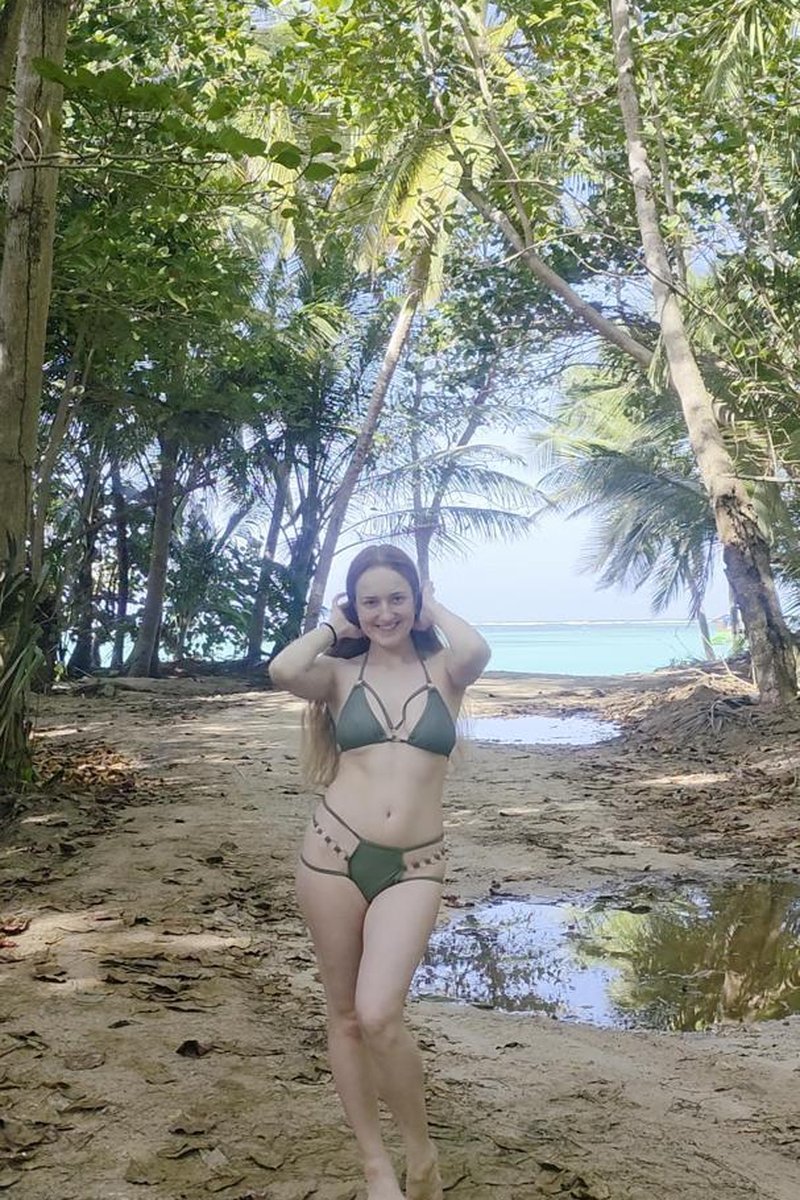 Teasing And Flash Boobs - Screenshot 1 of 4 - Flash Boobs
