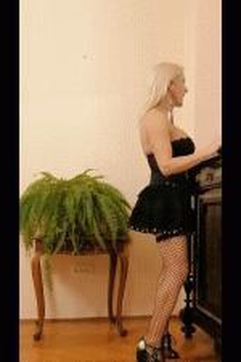 Steampunk Stripdance - Screenshot 1 of 4 - Big Tits