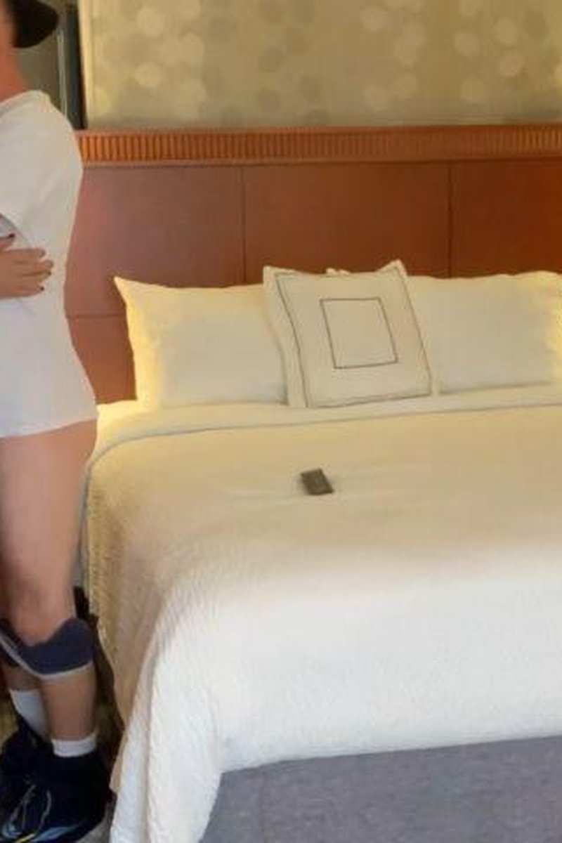 Oops! Wrong Room - Screenshot 1 of 4 - Blowjob