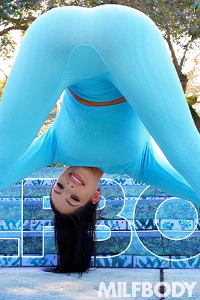 Stretching Her Deep - Screenshot 1 of 4 - Adorable