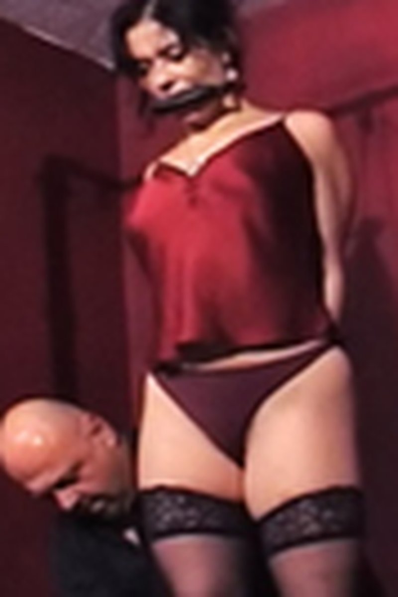 Submissive Witch - Screenshot 1 of 4