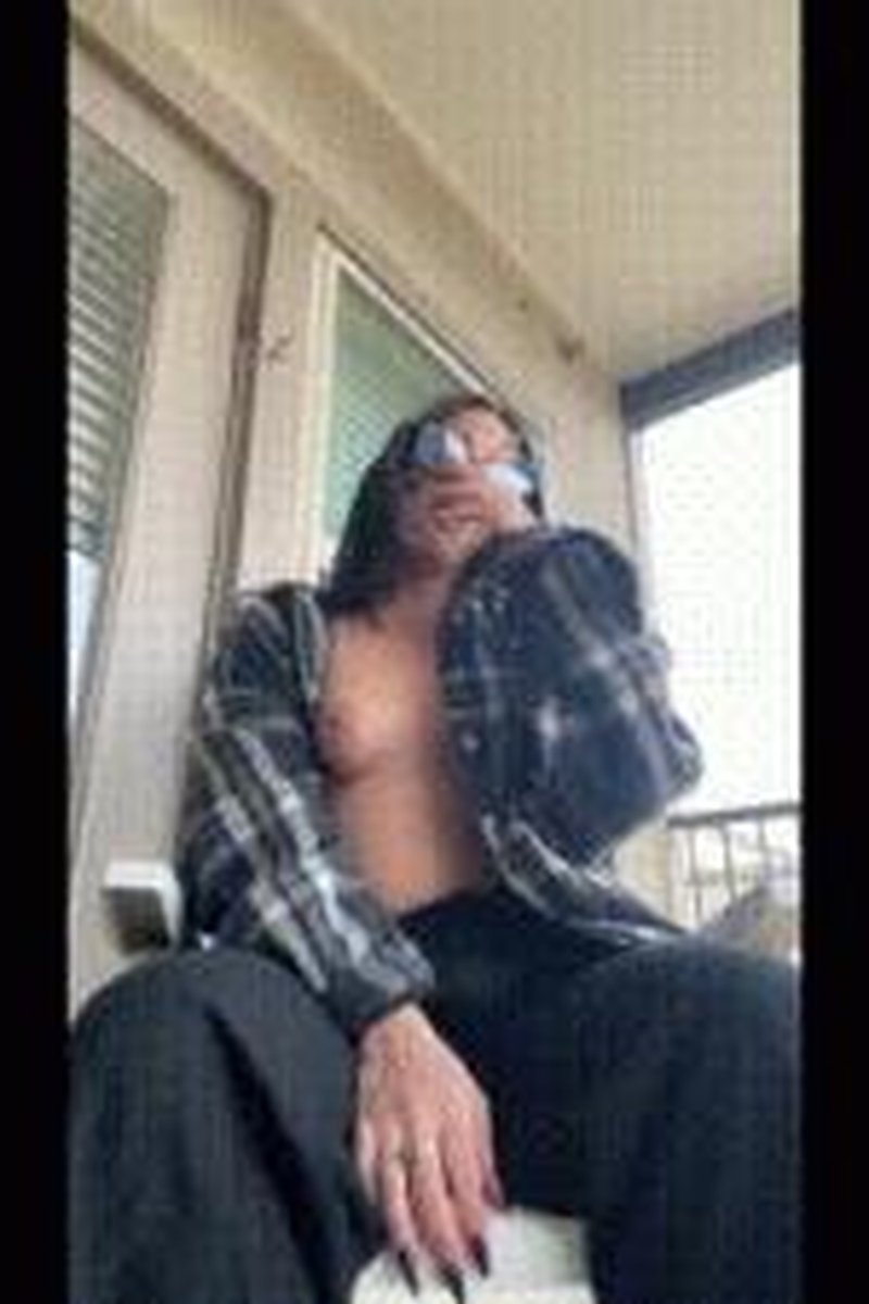 Human Ashtray - Screenshot 1 of 4 - Cigarette