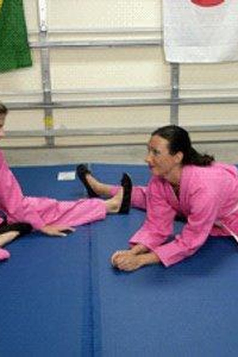 Wenona In Mixed Model Wrestling - Round One (HD) - Screenshot 1 of 4 - Bjj