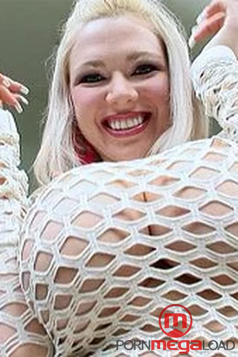 Legs Wide Open - Screenshot 1 of 4 - Blond Hair