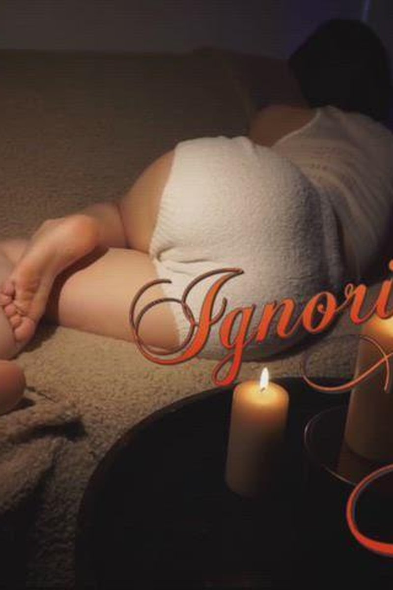 Ignoring You - Screenshot 1 of 4 - Elena Rosso