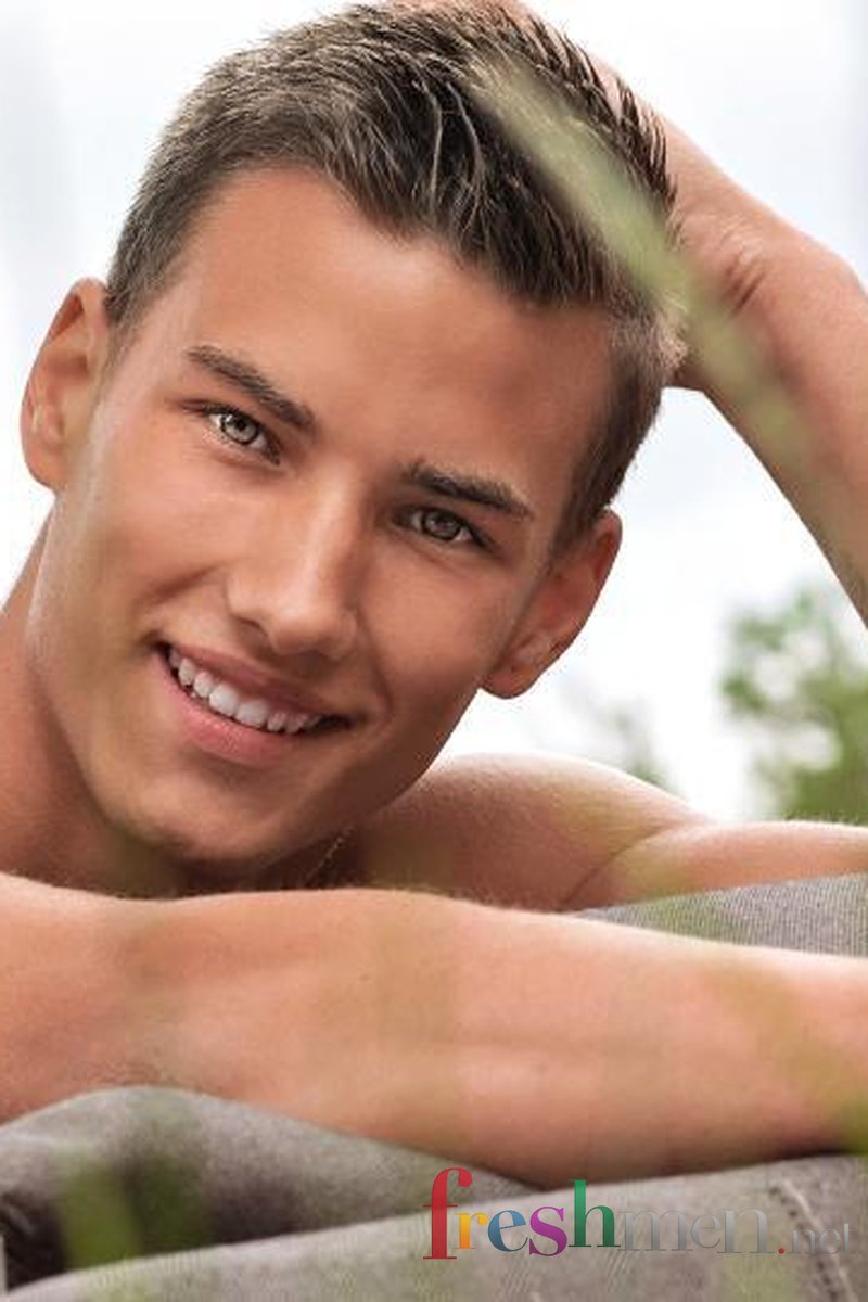Tom Houston - Screenshot 1 of 4 - Gay