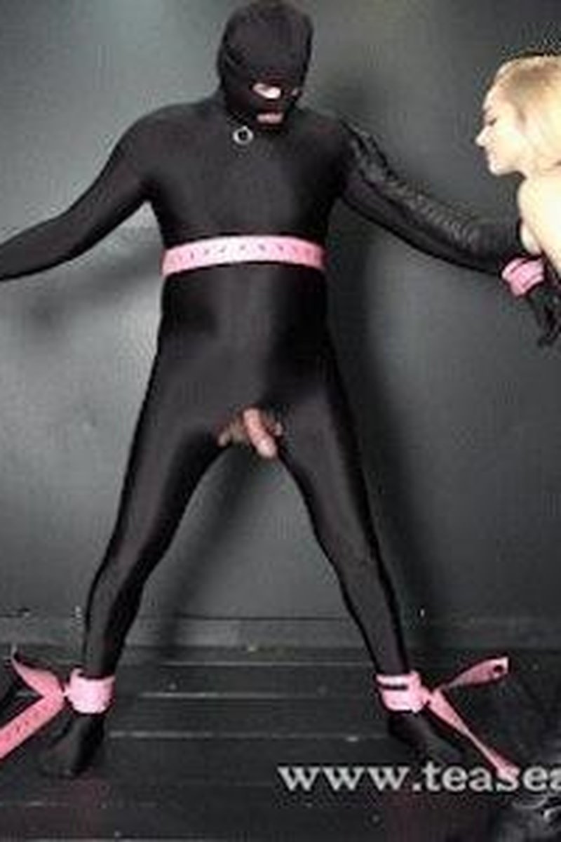 Ballbusting in Leather - Screenshot 1 of 4 - Domination