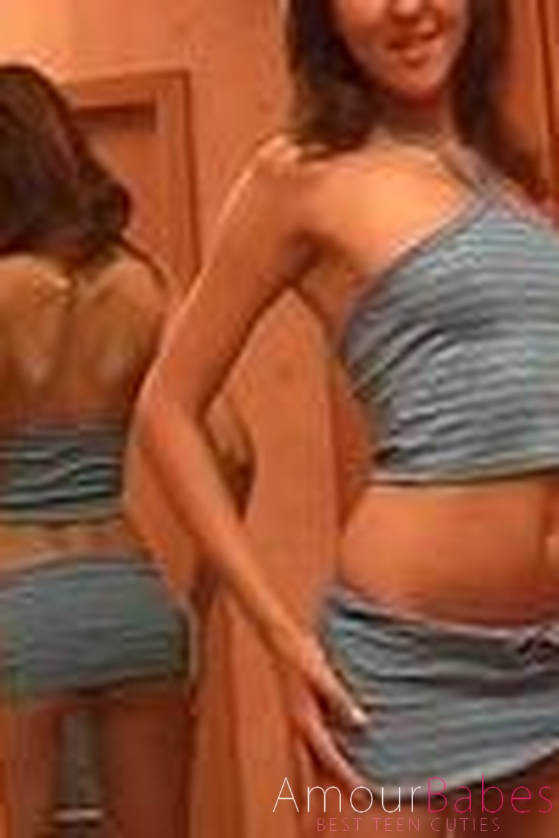 Adrianne - Screenshot 1 of 4 - Babes