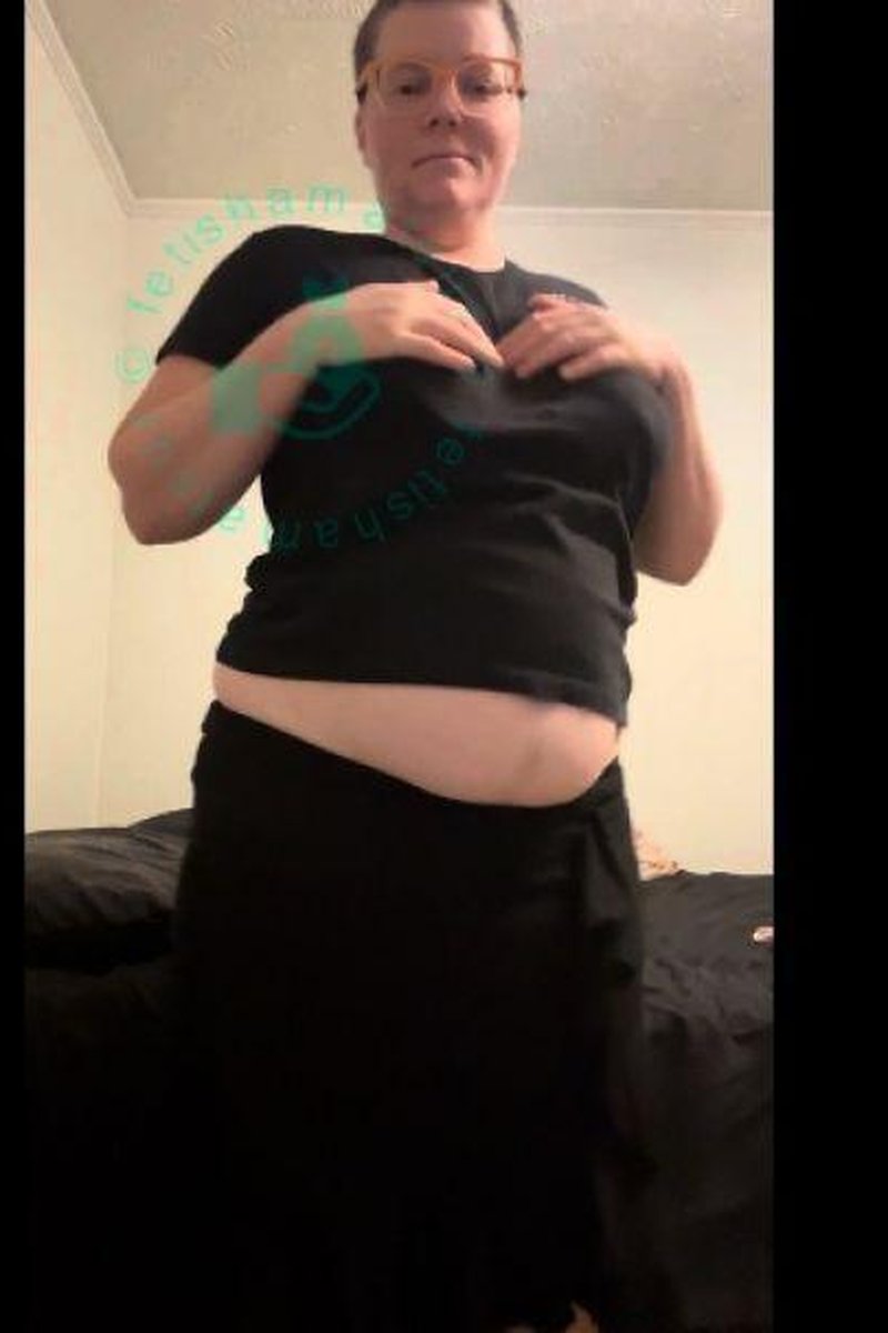 Stripping - Screenshot 1 of 4 - BBW
