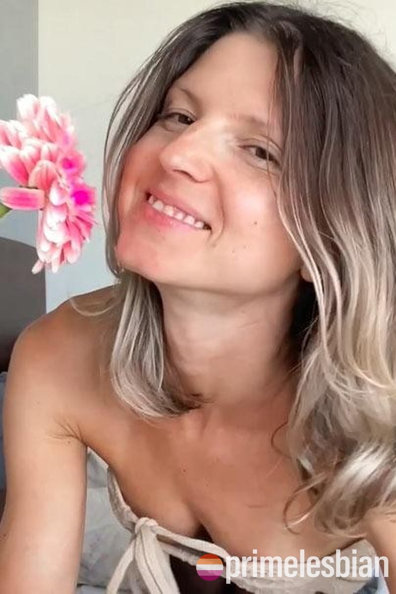 Gina's Basic Instinct - Screenshot 1 of 4 - Brown Hair