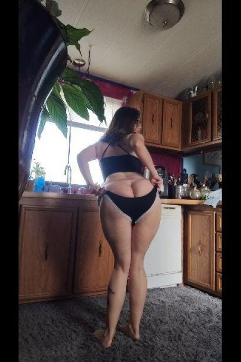 Getting Dressed - Screenshot 1 of 4 - Bouncingass