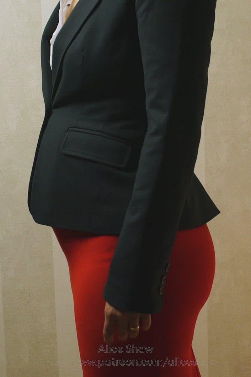 Office Look - Screenshot 1 of 4 - Bloated