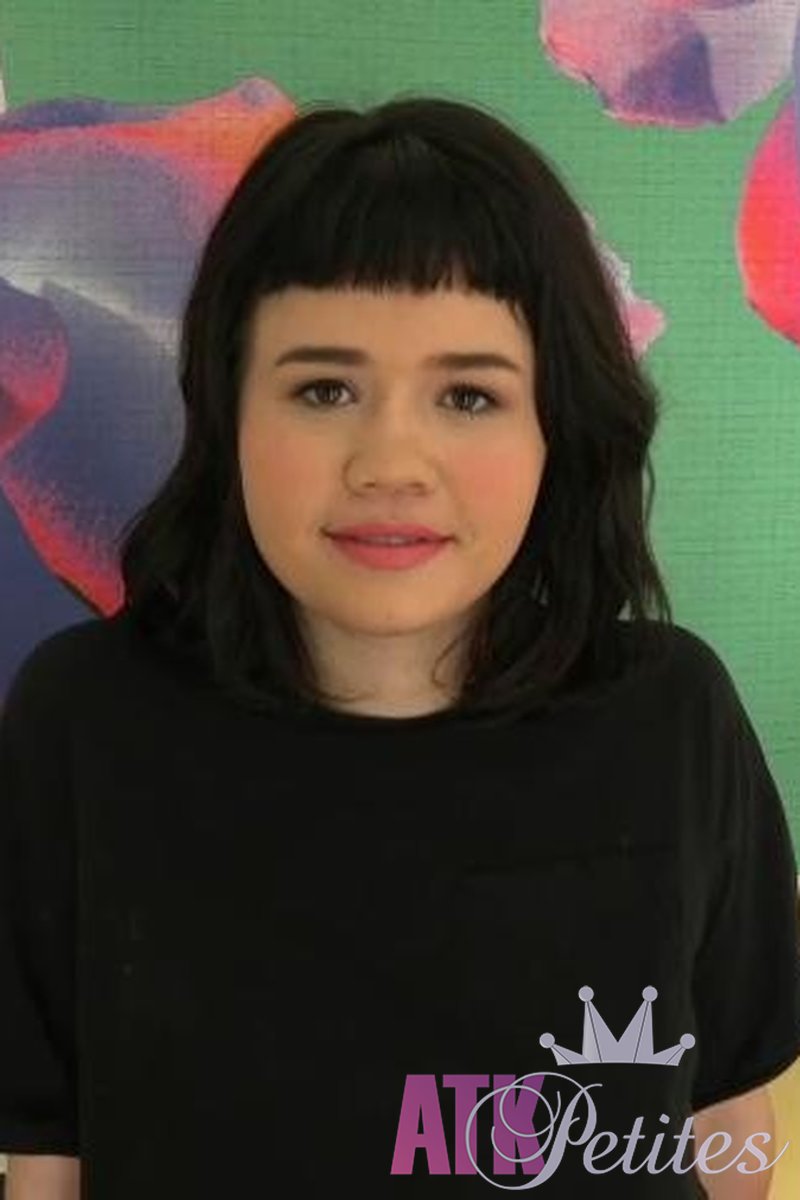 Yhivi - Interview - Screenshot 1 of 4 - Big Nipples