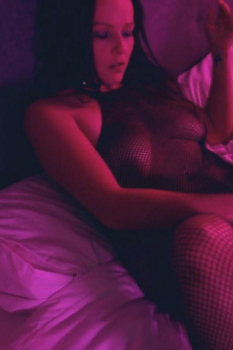 Erotic Art - Dildo Masturbation - Screenshot 1 of 4 - Bodystocking