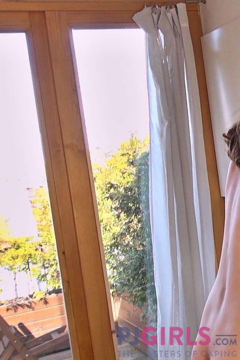 Too Cold - Screenshot 1 of 4 - Brown Hair