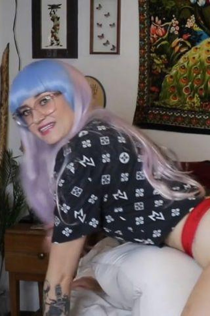 Dry Humping Pillows - Screenshot 1 of 4 - Facesitting