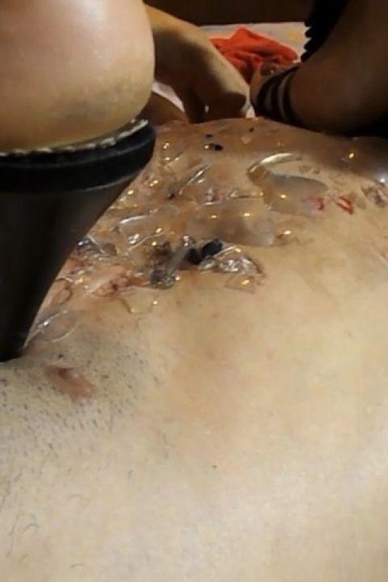 Step On Shards - Screenshot 1 of 4 - BDSM