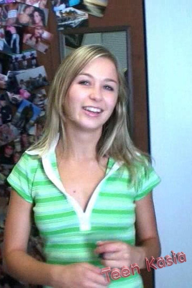 Dorm Room Dancing - Screenshot 1 of 4 - Dancing