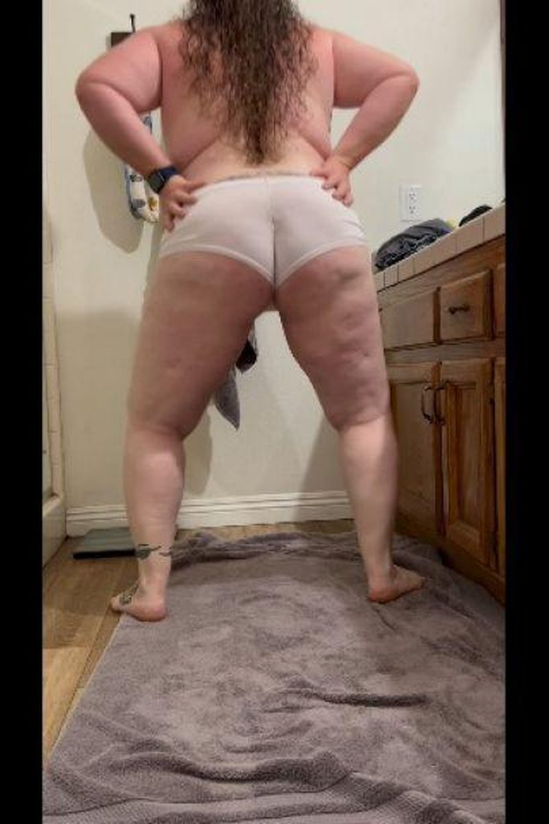 Wall Squats - Screenshot 1 of 4 - Ass Fetish