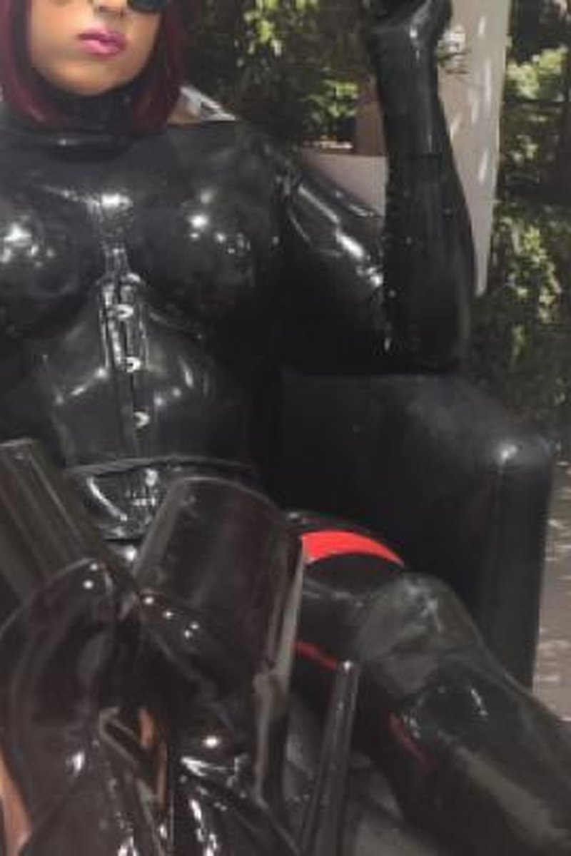 Footwork - Screenshot 1 of 4 - Femdom