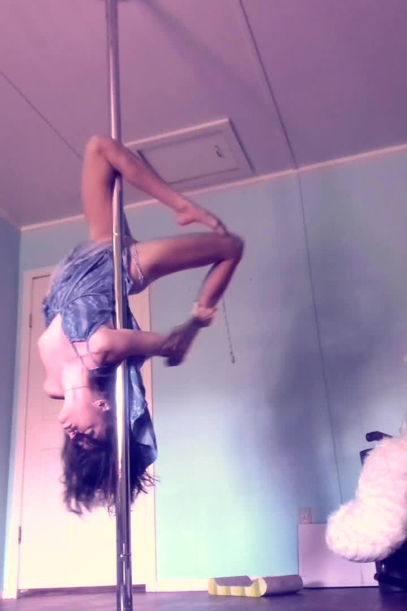 Denim Doll - Screenshot 1 of 4 - Dancing