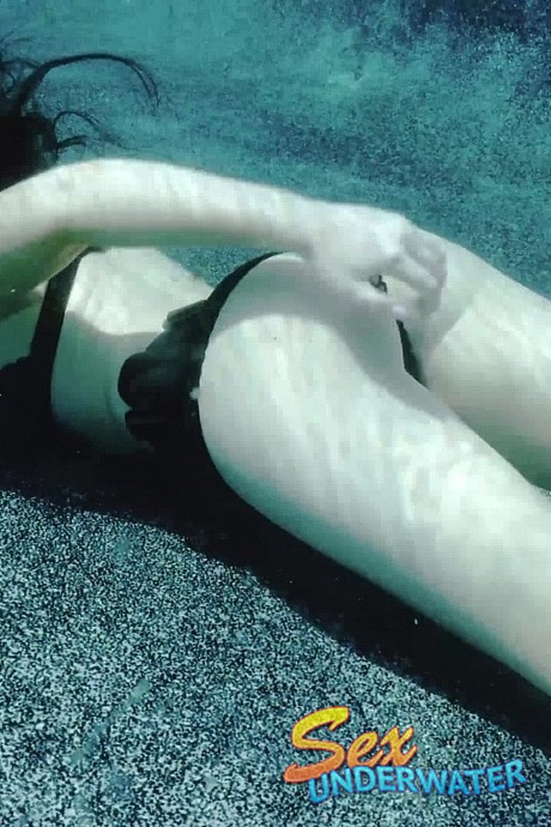Red Red Lips - Screenshot 1 of 4 - Water