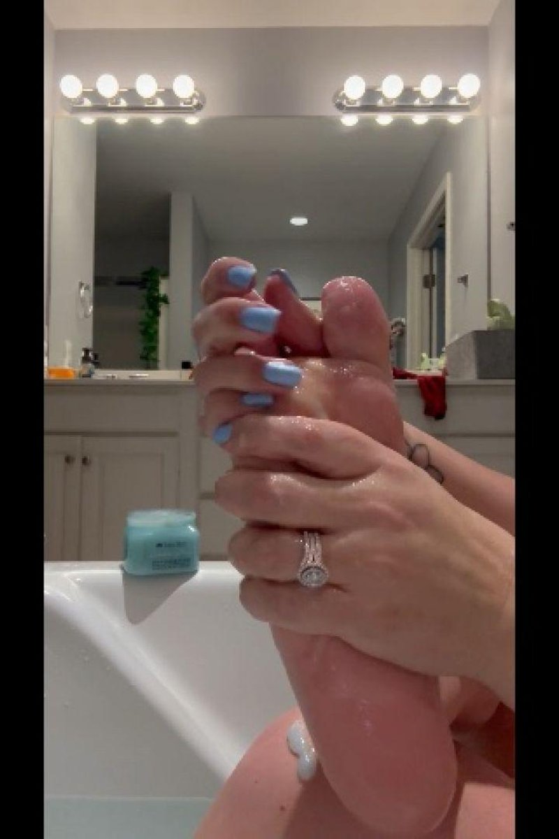 Scrub - Screenshot 1 of 4 - Bathroom