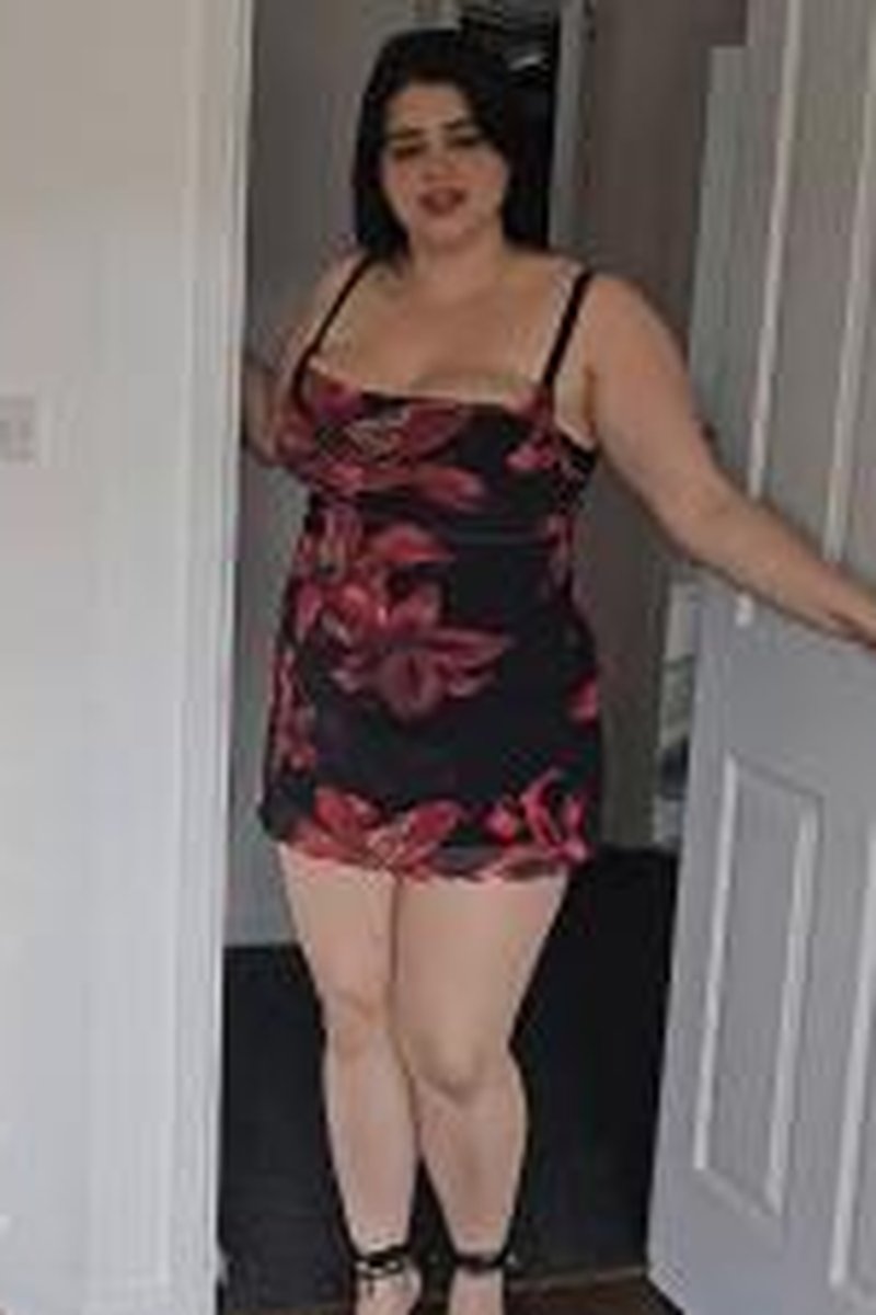 TP-iwantclipsmistresslucialatina-cuck-gets-a-special-birthday-pie-from-slutty-latina-wife